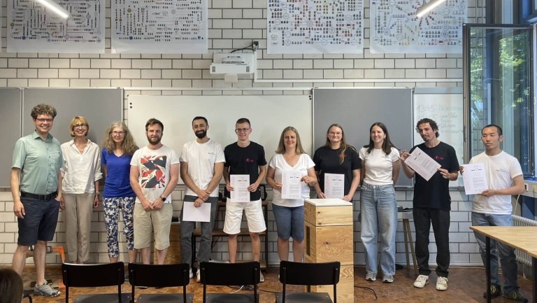 Studierende designen nachhaltige Möbel und Recycling-Helden